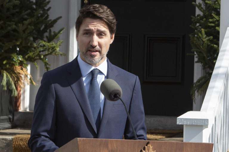 Trudeau anuncia cierre de fronteras a no residentes de Canadá