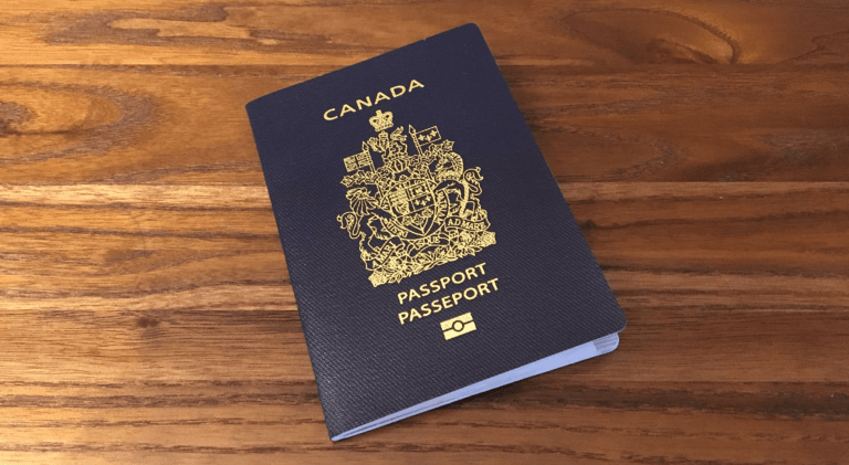La suspensión de pasaportes irrita a más de uno en Canadá