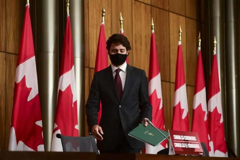 A medida que los jóvenes vulnerables enfrentan recuperaciones del CERB, Trudeau dice que están buscando opciones