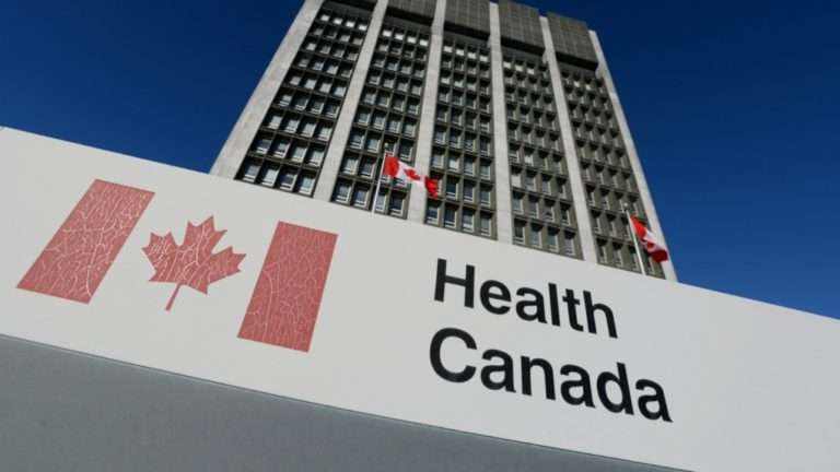 Health Canada advierte a las personas con alergias a los ingredientes de la vacuna COVID-19