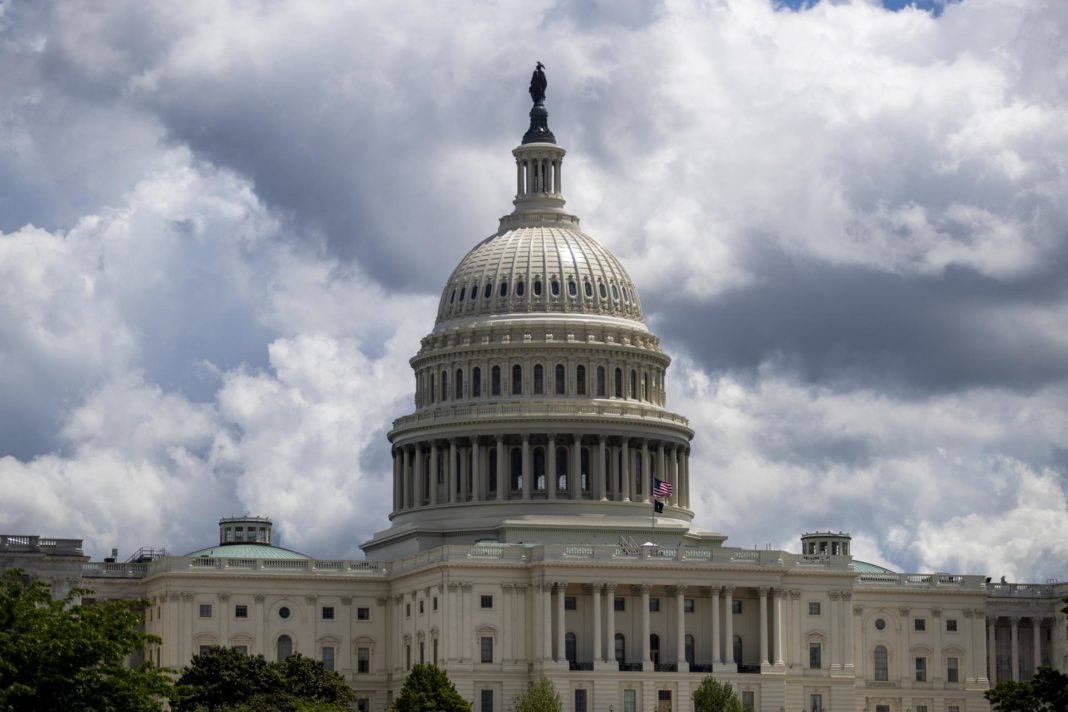 Vista del Capitolio de EE.UU., sede del Congreso estaounidense, en una fotografía de archivo. EFE/Shawn Thew
